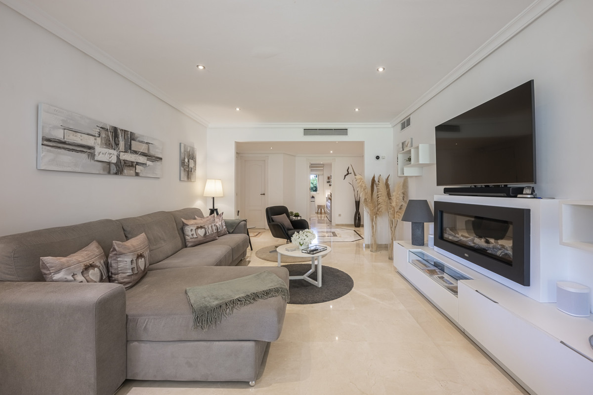 3 Bed Apartment for sale in Estepona Costa Del Sol, Málaga, Spain
