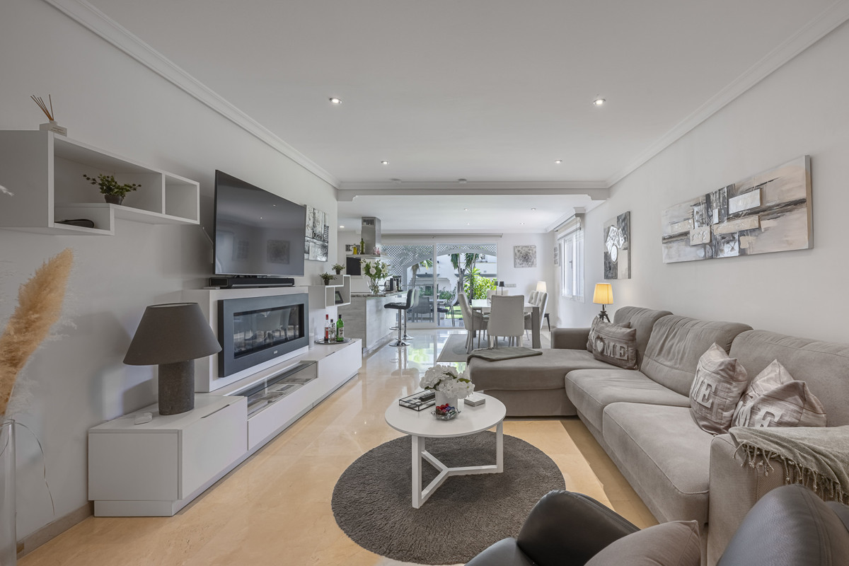3 Bed Apartment for sale in Estepona Costa Del Sol, Málaga, Spain