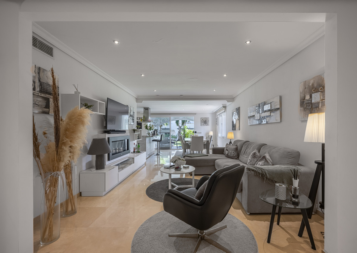 3 Bed Apartment for sale in Estepona Costa Del Sol, Málaga, Spain