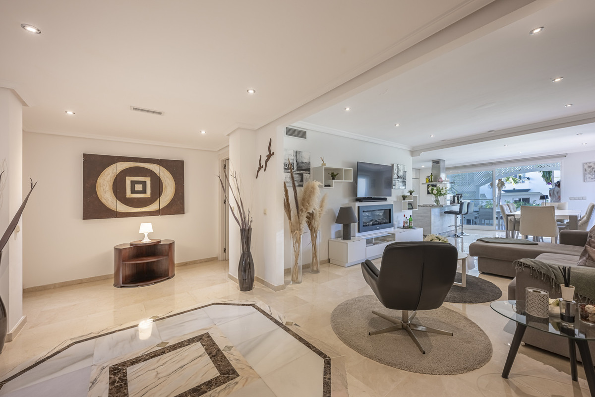 3 Bed Apartment for sale in Estepona Costa Del Sol, Málaga, Spain