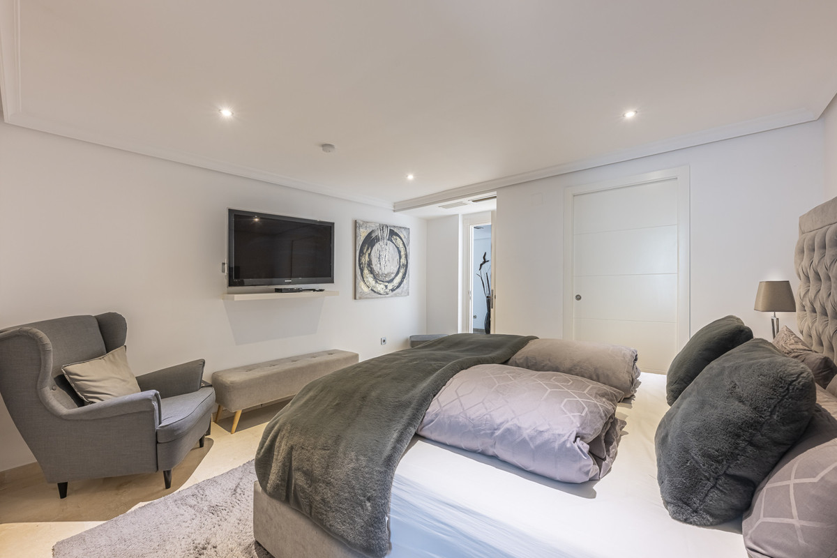3 Bed Apartment for sale in Estepona Costa Del Sol, Málaga, Spain
