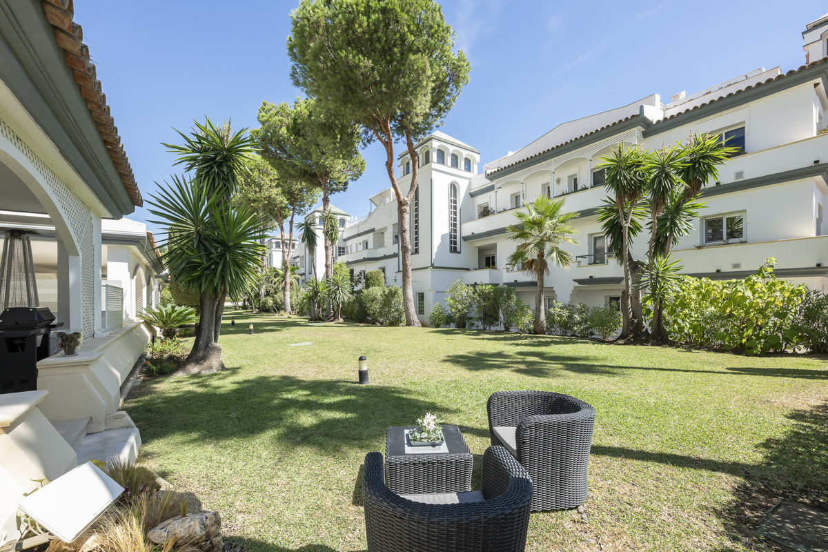 3 Bed Apartment for sale in Estepona Costa Del Sol, Málaga, Spain