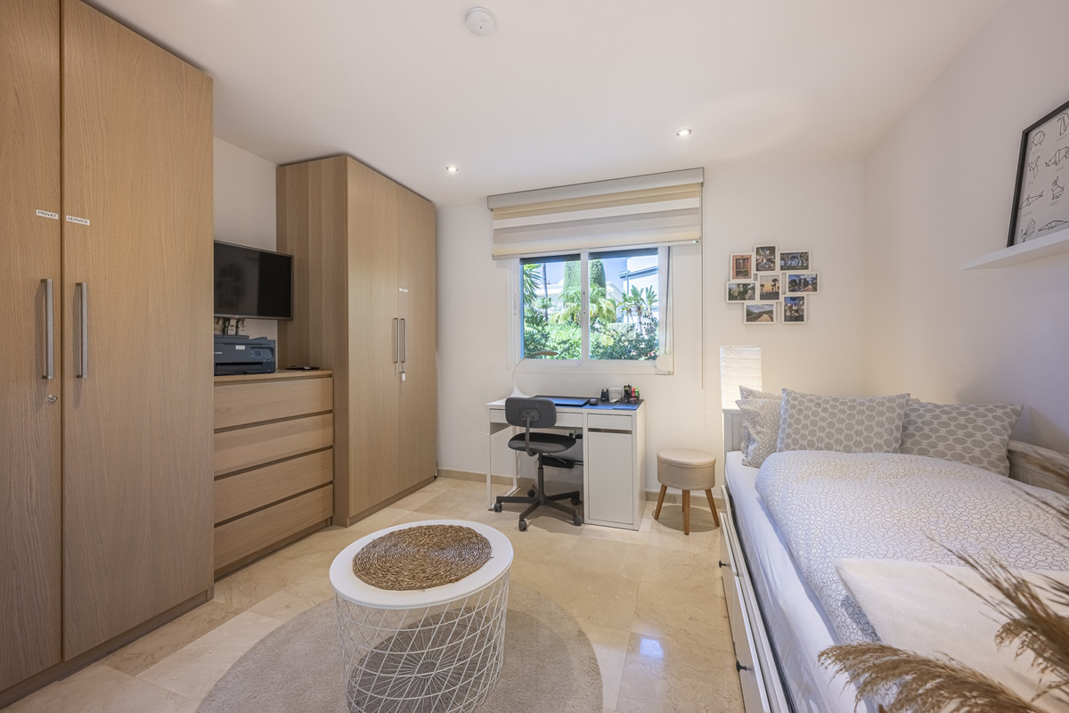 3 Bed Apartment for sale in Estepona Costa Del Sol, Málaga, Spain