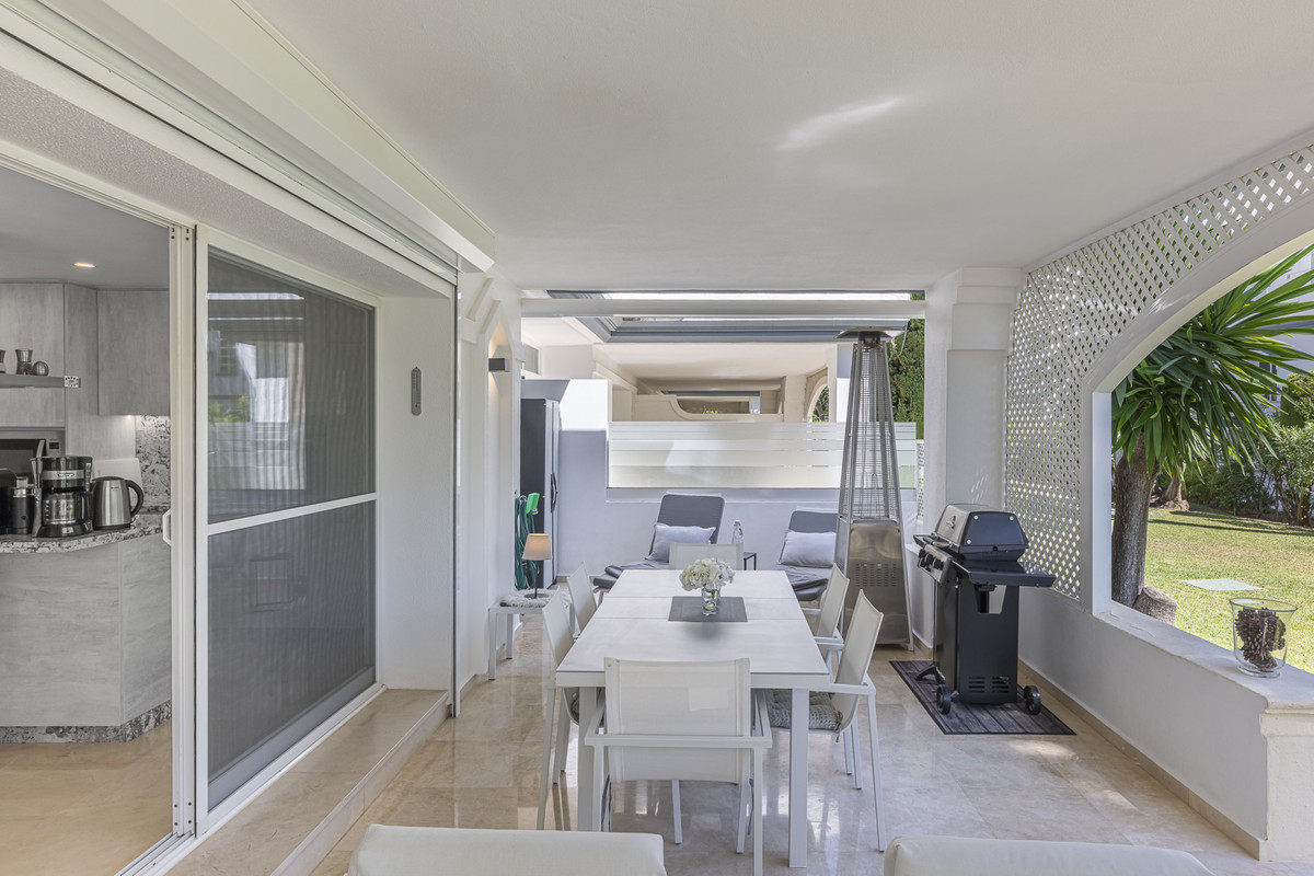 3 Bed Apartment for sale in Estepona Costa Del Sol, Málaga, Spain