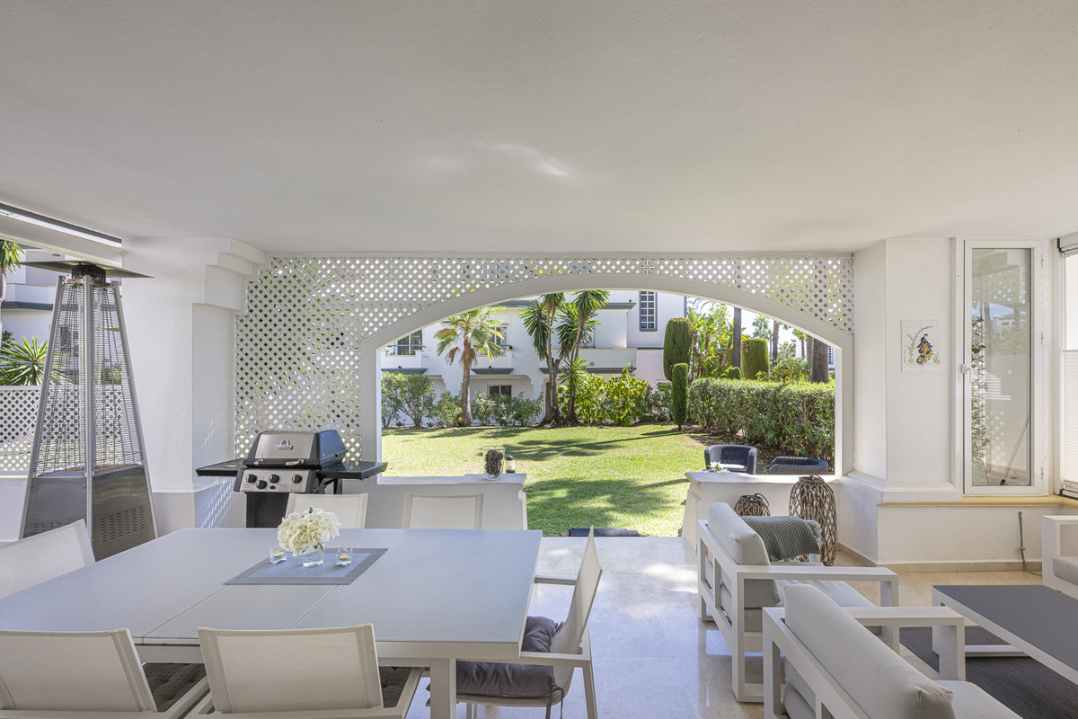 3 Bed Apartment for sale in Estepona Costa Del Sol, Málaga, Spain