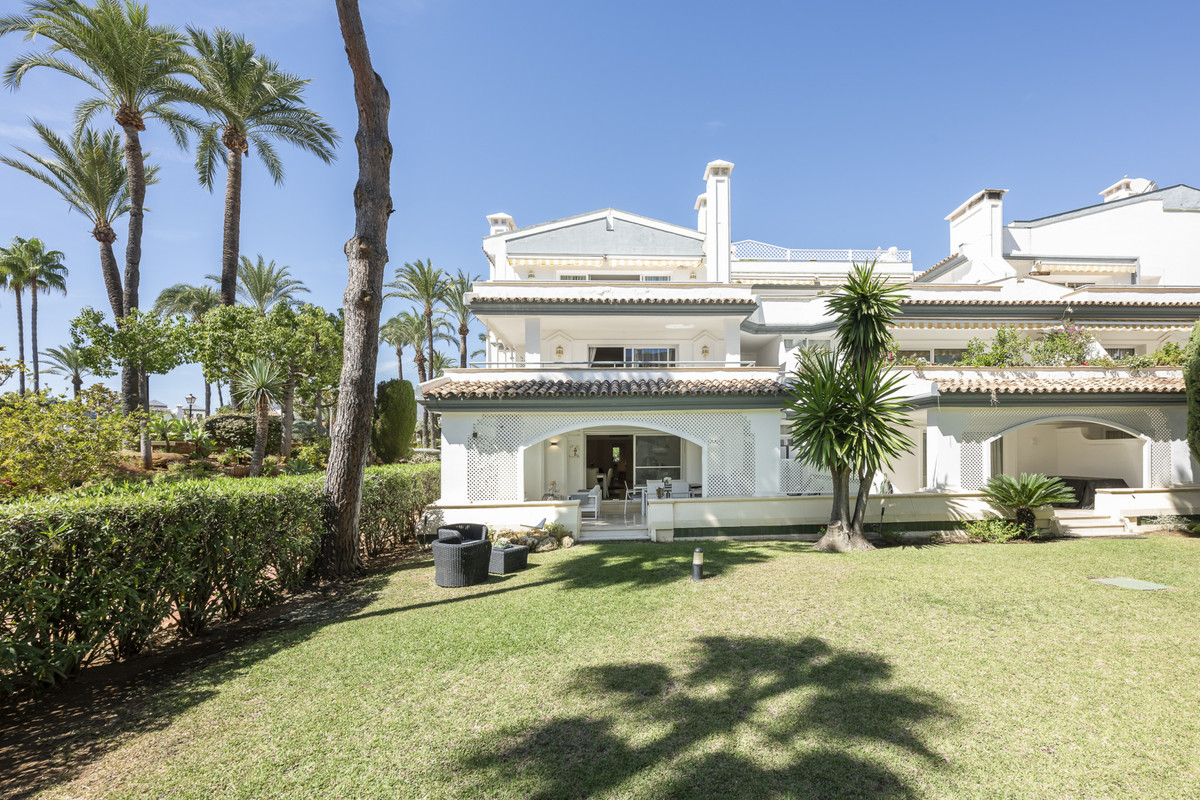 3 Bed Apartment for sale in Estepona Costa Del Sol, Málaga, Spain