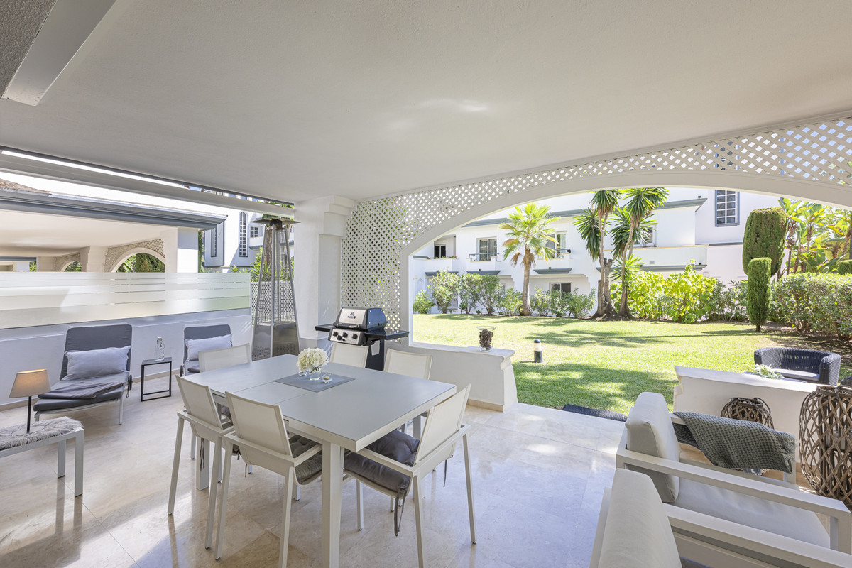 3 Bed Apartment for sale in Estepona Costa Del Sol, Málaga, Spain
