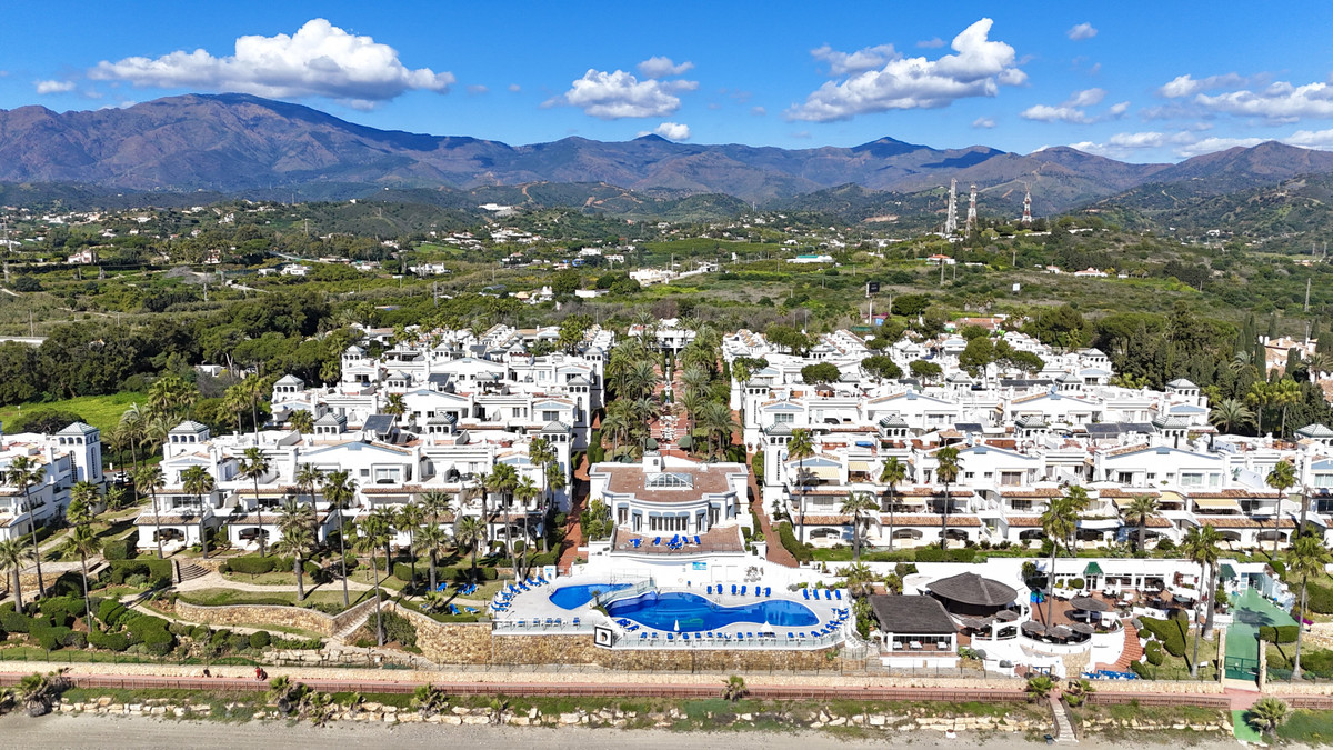 3 Bed Apartment for sale in Estepona Costa Del Sol, Málaga, Spain