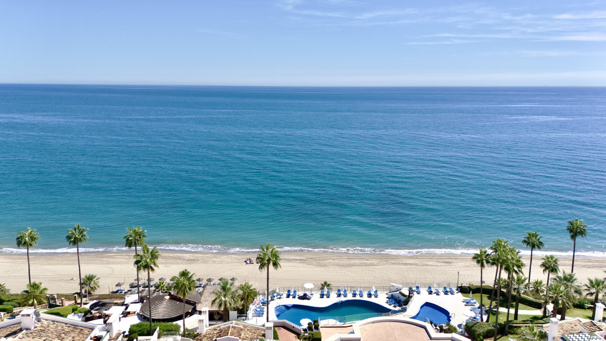 3 Bed Apartment for sale in Estepona Costa Del Sol, Málaga, Spain