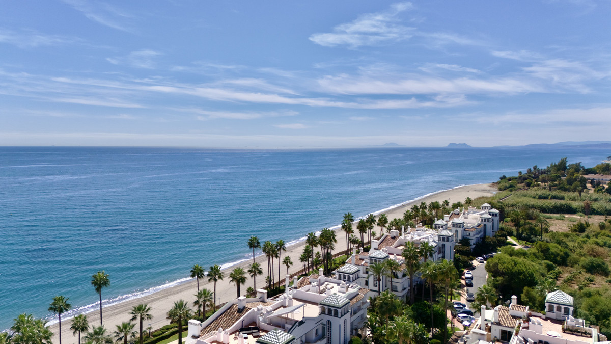 3 Bed Apartment for sale in Estepona Costa Del Sol, Málaga, Spain