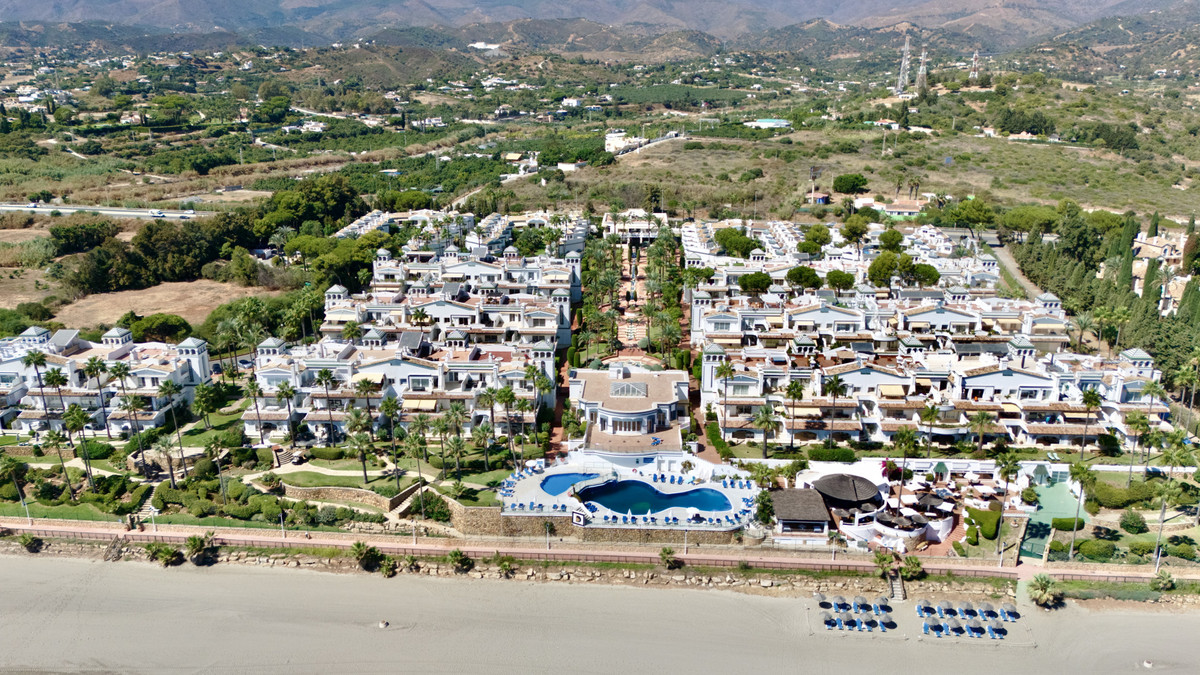 3 Bed Apartment for sale in Estepona Costa Del Sol, Málaga, Spain