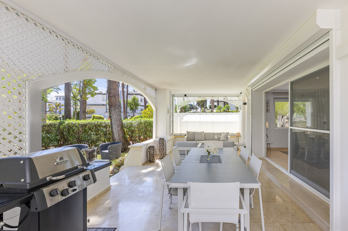 3 Bed Apartment for sale in Estepona Costa Del Sol, Málaga, Spain