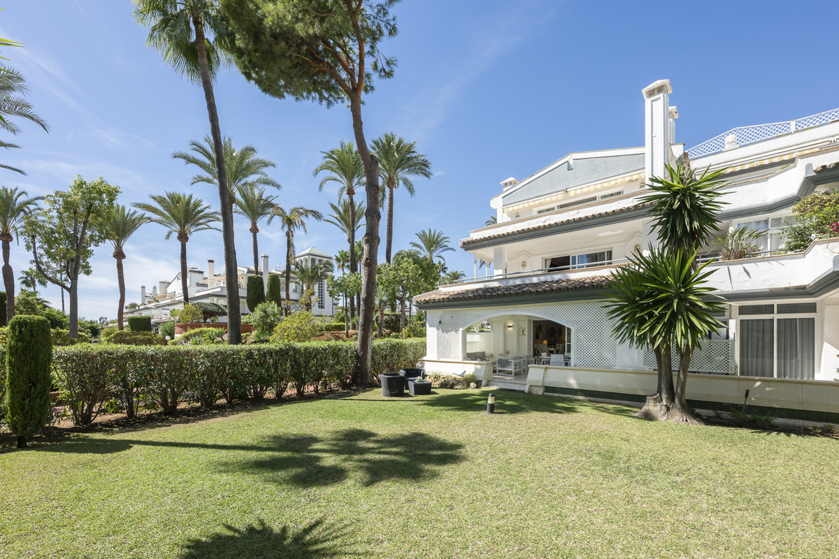 3 Bed Apartment for sale in Estepona Costa Del Sol, Málaga, Spain