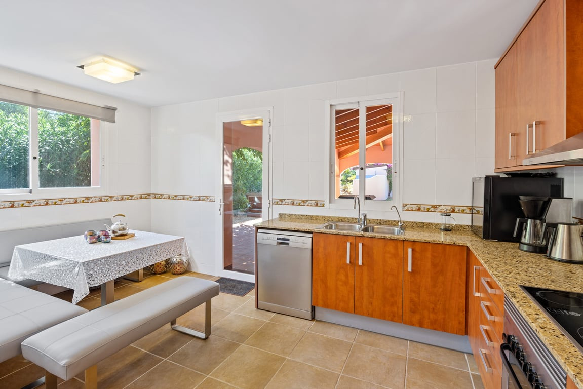 Se vende Villa - Chalet de 4 dormitorios en Costa Blanca, Alicante, España