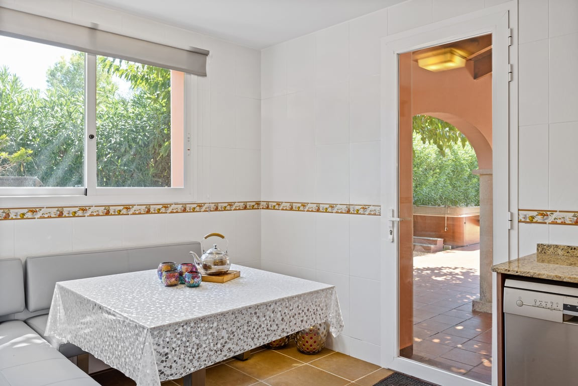 Se vende Villa - Chalet de 4 dormitorios en Costa Blanca, Alicante, España
