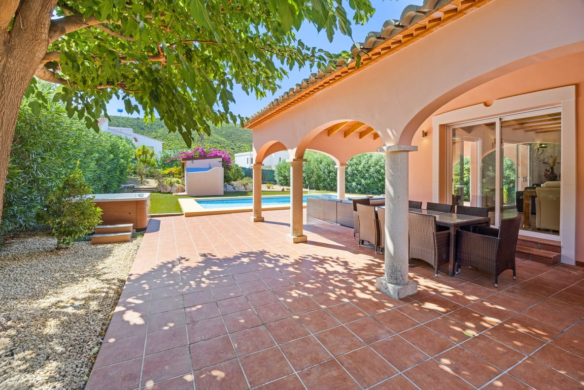 Se vende Villa - Chalet de 4 dormitorios en Costa Blanca, Alicante, España