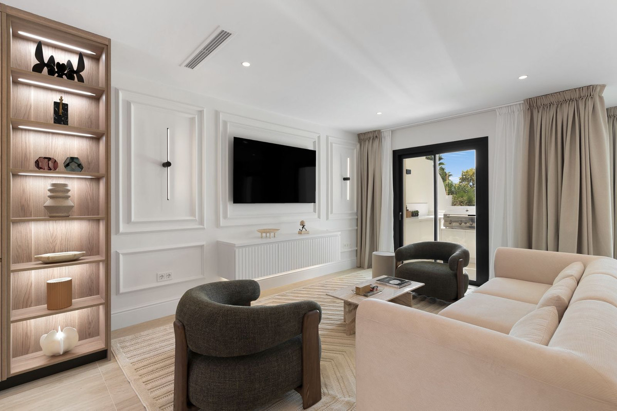 4 Bed Townhouse for sale in Nueva Andalucía Costa Del Sol, Málaga, Spain