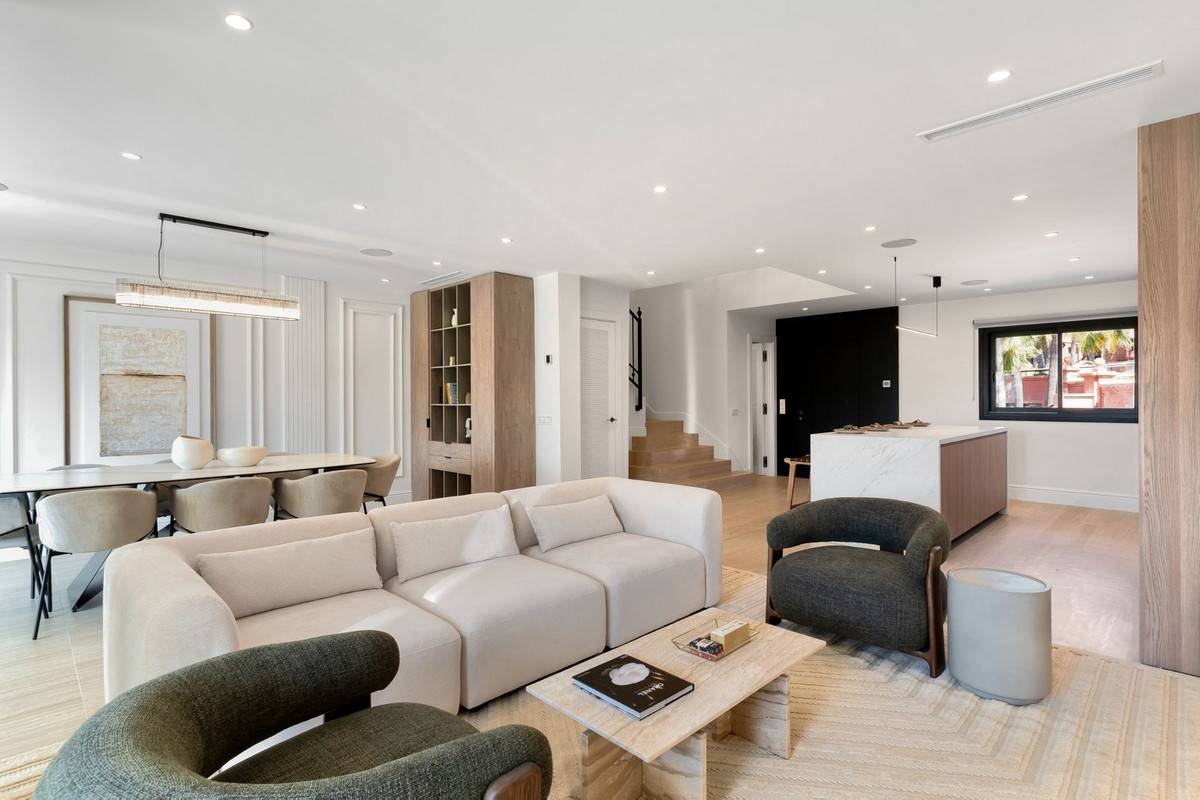 4 Bed Townhouse for sale in Nueva Andalucía Costa Del Sol, Málaga, Spain