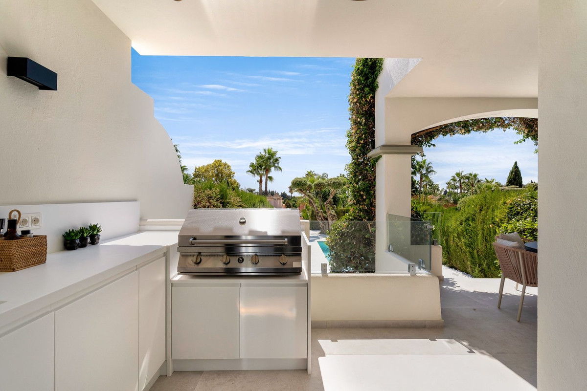 4 Bed Townhouse for sale in Nueva Andalucía Costa Del Sol, Málaga, Spain