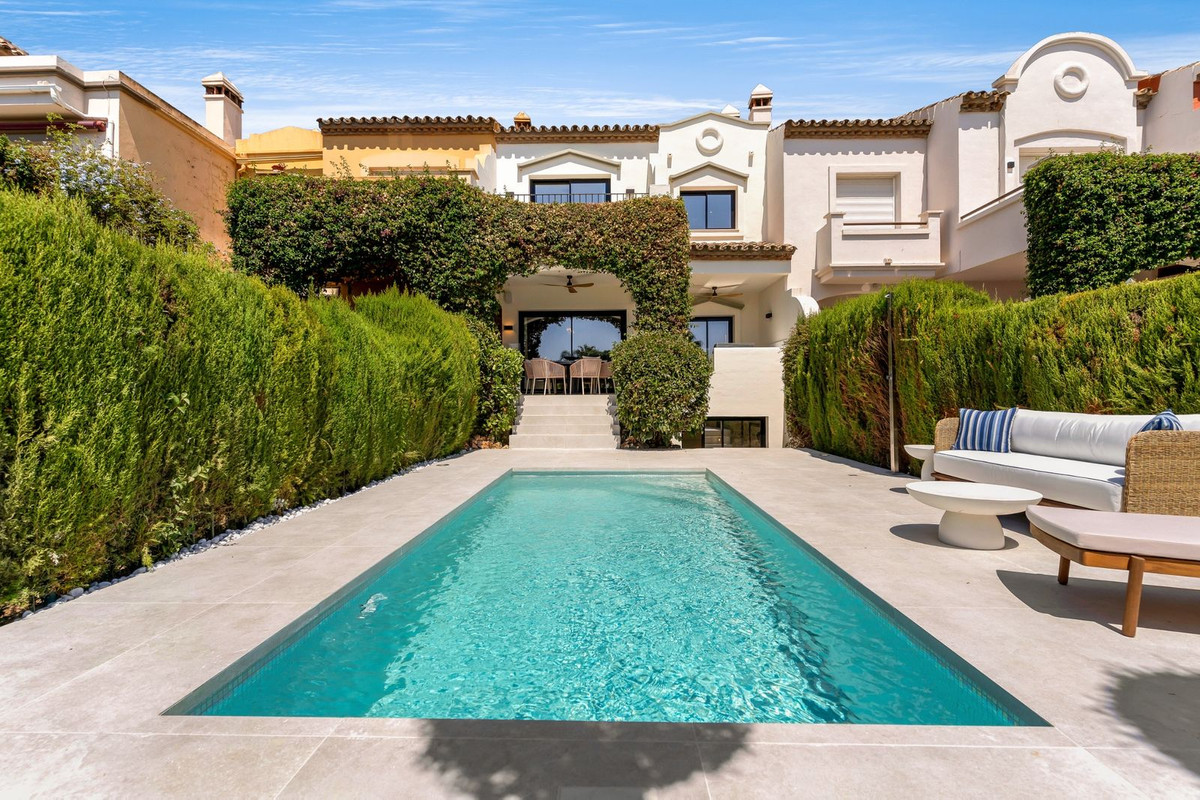 4 Bed Townhouse for sale in Nueva Andalucía Costa Del Sol, Málaga, Spain