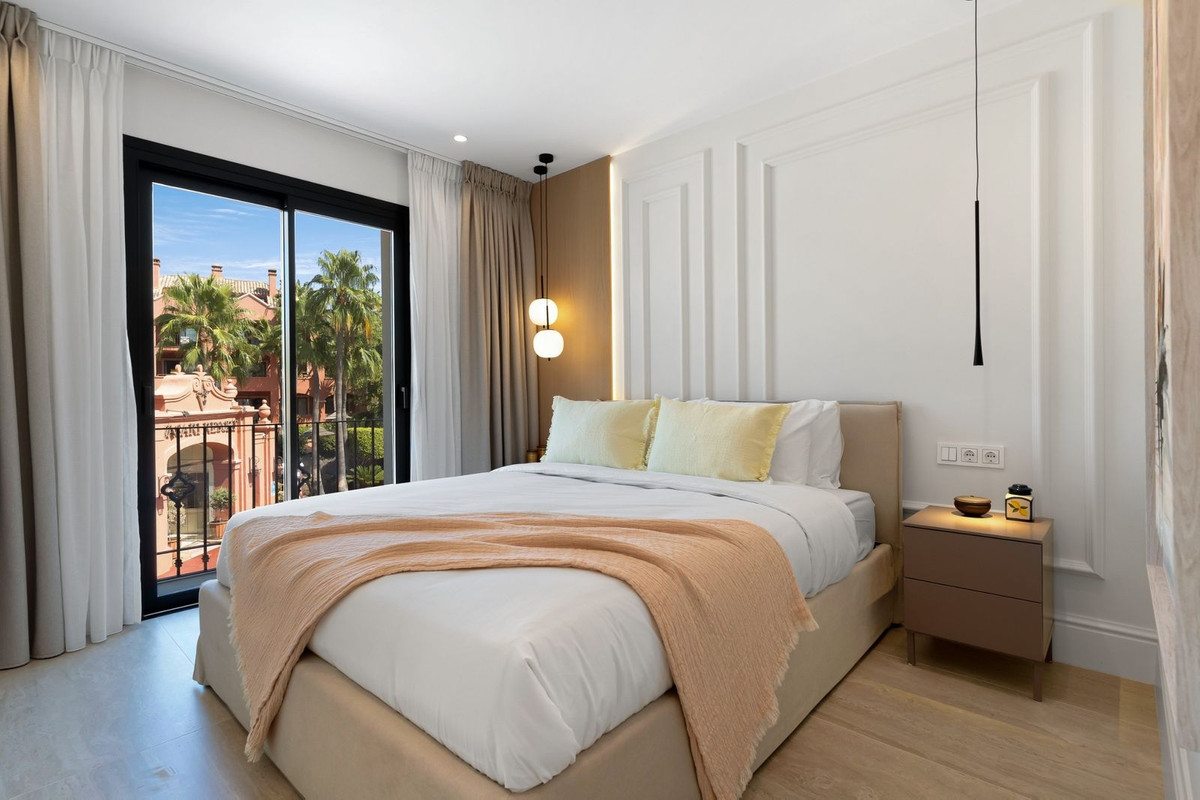 4 Bed Townhouse for sale in Nueva Andalucía Costa Del Sol, Málaga, Spain