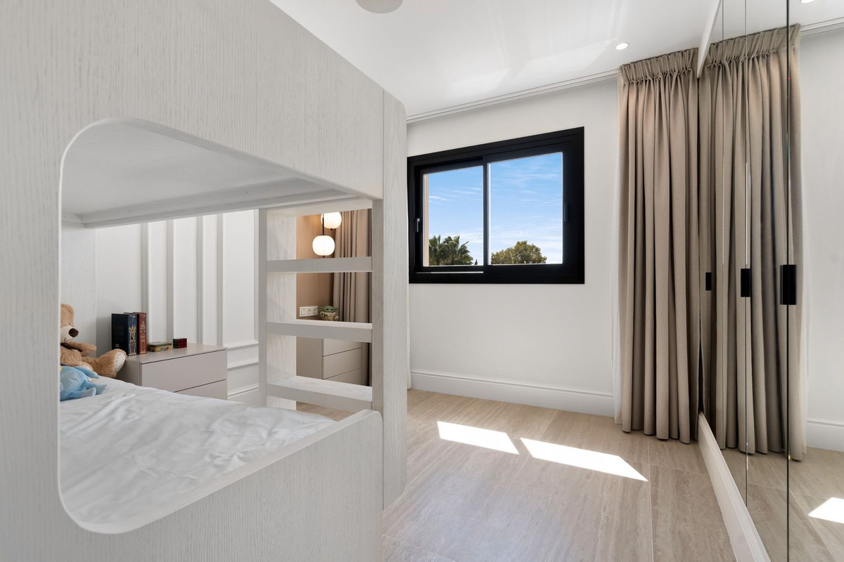 4 Bed Townhouse for sale in Nueva Andalucía Costa Del Sol, Málaga, Spain