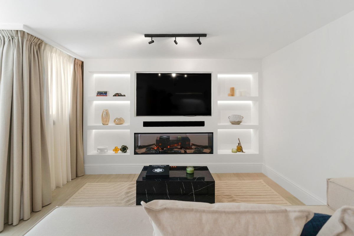 4 Bed Townhouse for sale in Nueva Andalucía Costa Del Sol, Málaga, Spain