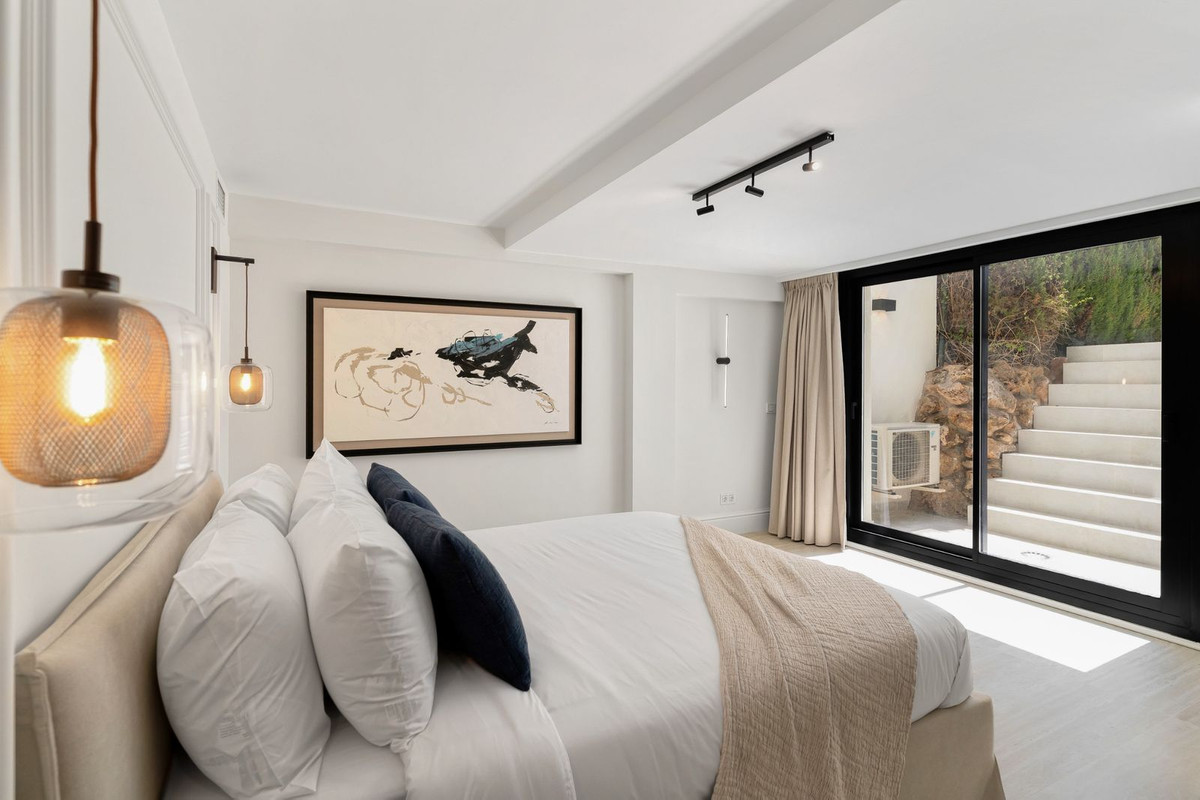 4 Bed Townhouse for sale in Nueva Andalucía Costa Del Sol, Málaga, Spain