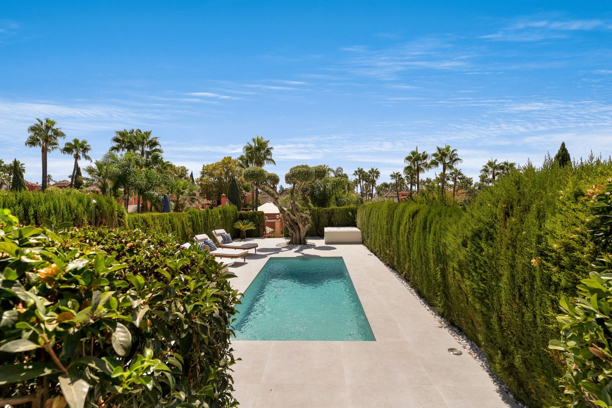 4 Bed Townhouse for sale in Nueva Andalucía Costa Del Sol, Málaga, Spain