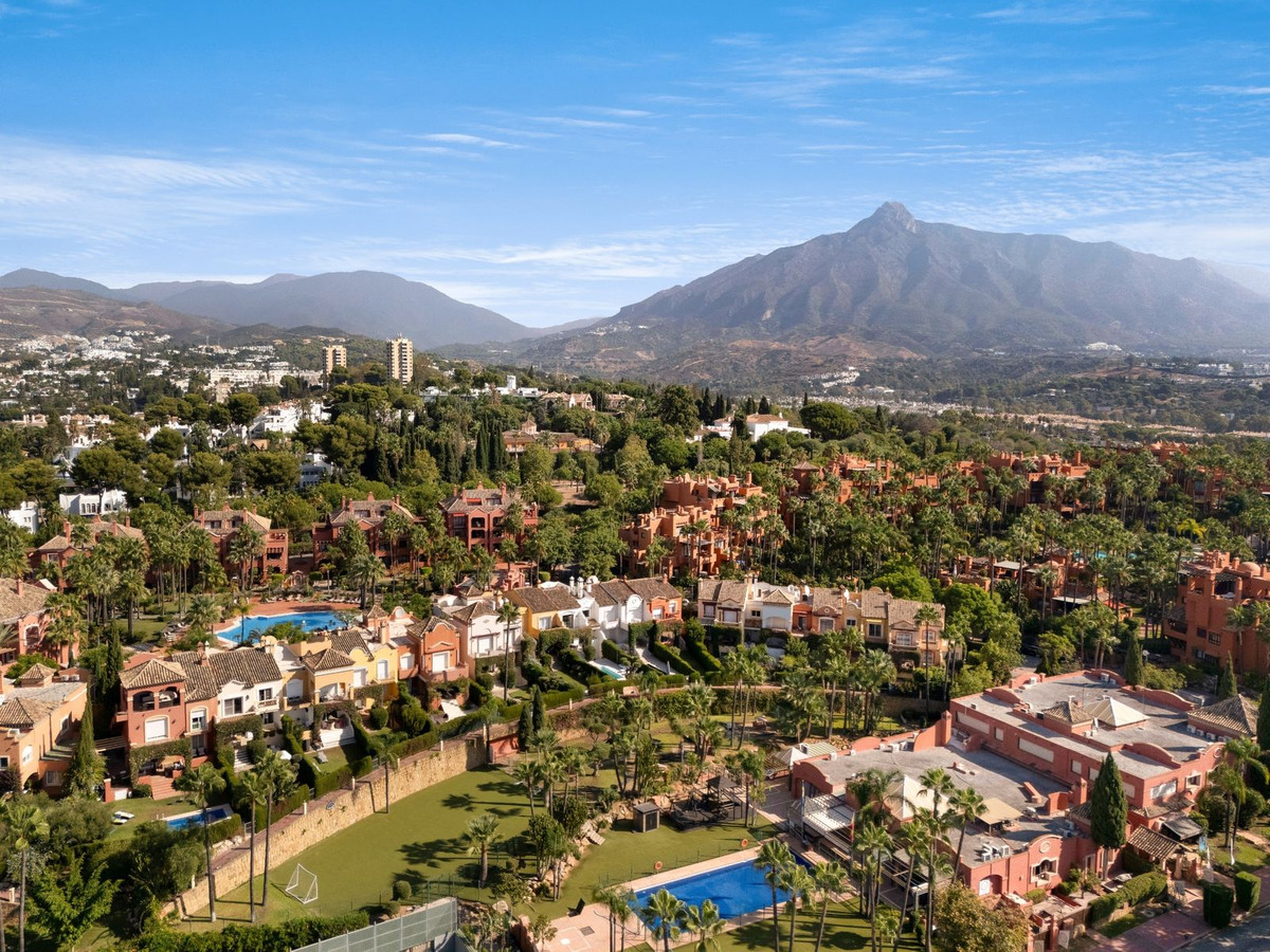 4 Bed Townhouse for sale in Nueva Andalucía Costa Del Sol, Málaga, Spain
