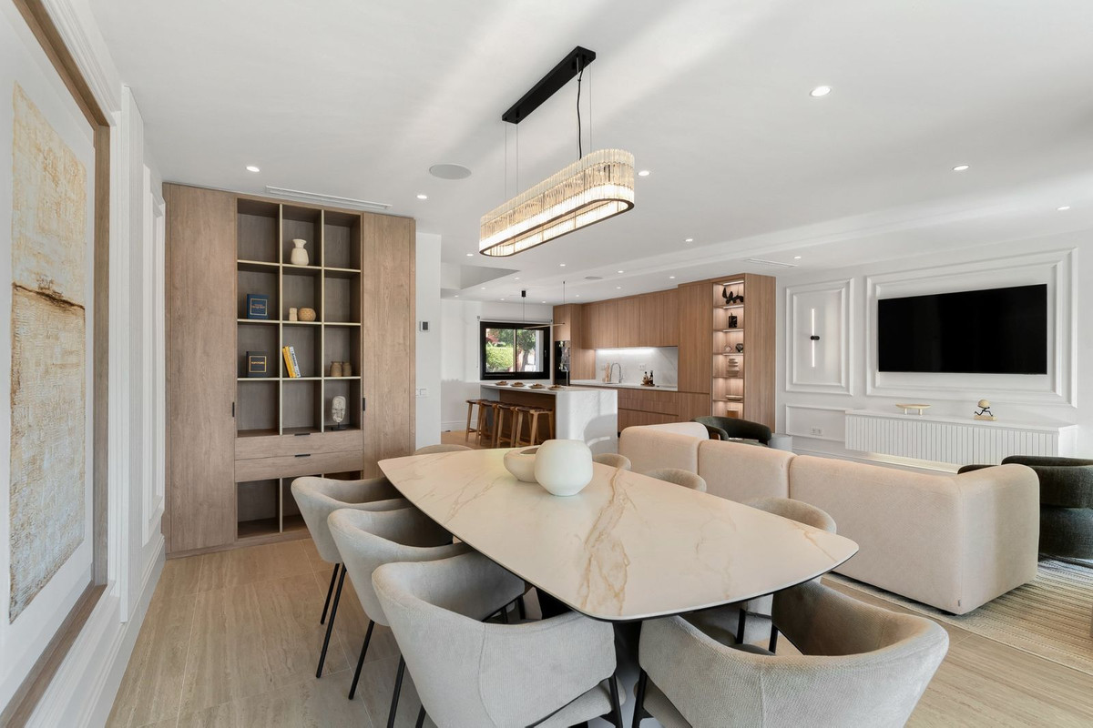 4 Bed Townhouse for sale in Nueva Andalucía Costa Del Sol, Málaga, Spain