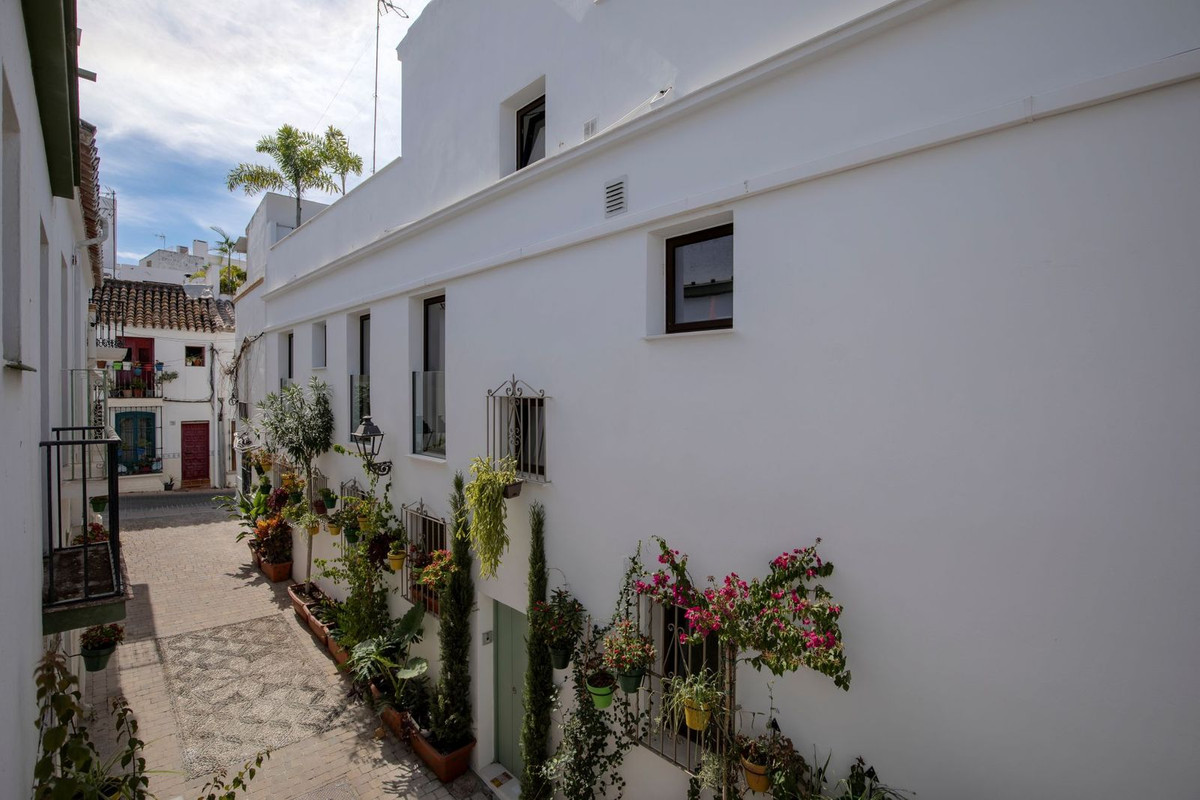 4 Bed Townhouse for sale in Estepona Costa Del Sol, Málaga, Spain