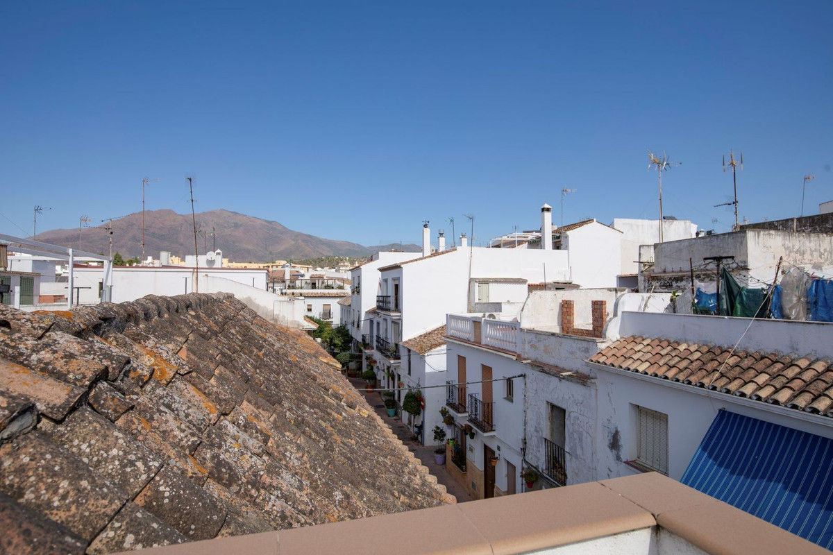 4 Bed Townhouse for sale in Estepona Costa Del Sol, Málaga, Spain