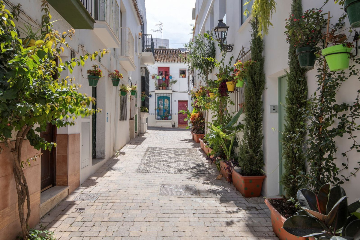 4 Bed Townhouse for sale in Estepona Costa Del Sol, Málaga, Spain