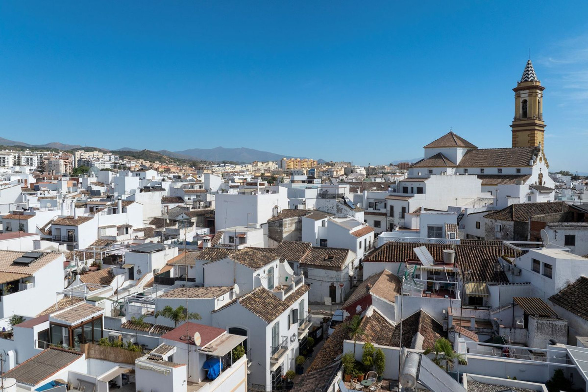 4 Bed Townhouse for sale in Estepona Costa Del Sol, Málaga, Spain
