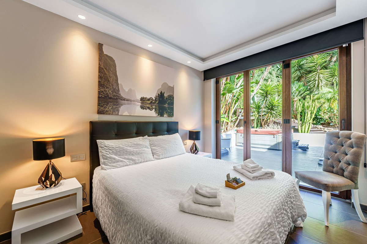 5 Bed Townhouse for sale in El Rosario Costa Del Sol, Málaga, Spain