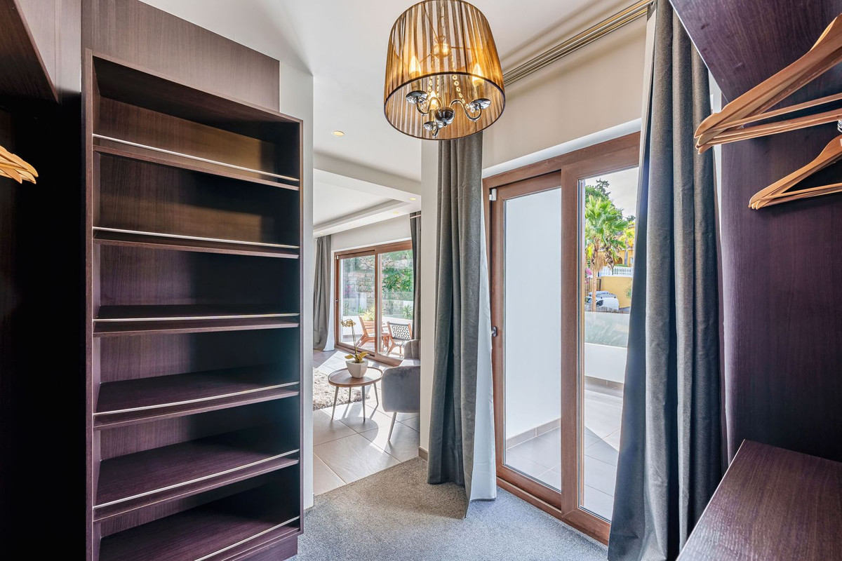 5 Bed Townhouse for sale in El Rosario Costa Del Sol, Málaga, Spain