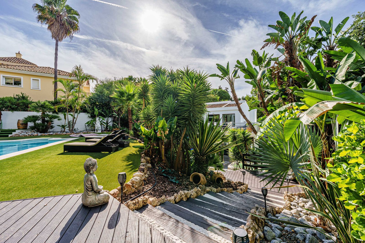 5 Bed Townhouse for sale in El Rosario Costa Del Sol, Málaga, Spain