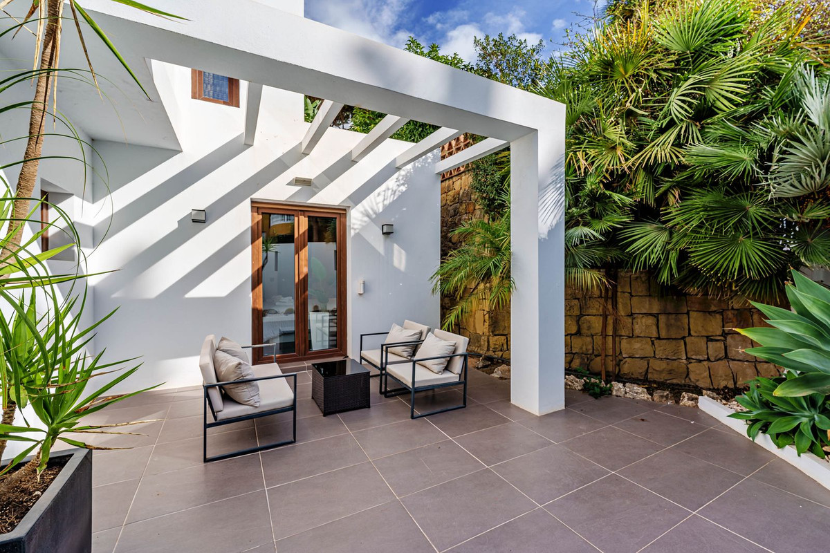 5 Bed Townhouse for sale in El Rosario Costa Del Sol, Málaga, Spain