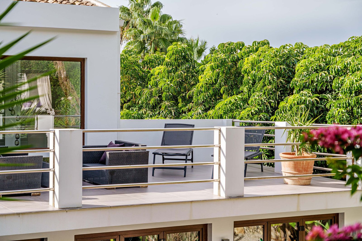 5 Bed Townhouse for sale in El Rosario Costa Del Sol, Málaga, Spain