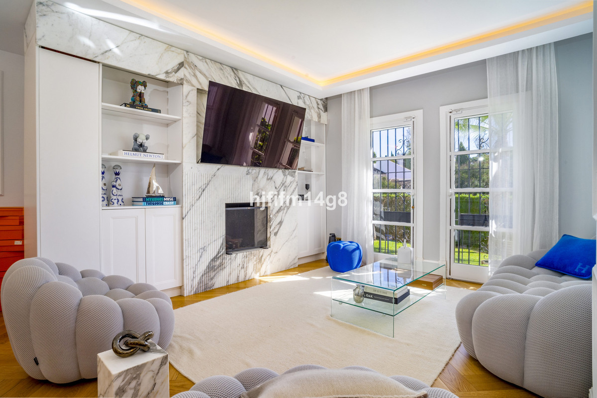 3 Bed Apartment for sale in Nueva Andalucía Costa Del Sol, Málaga, Spain