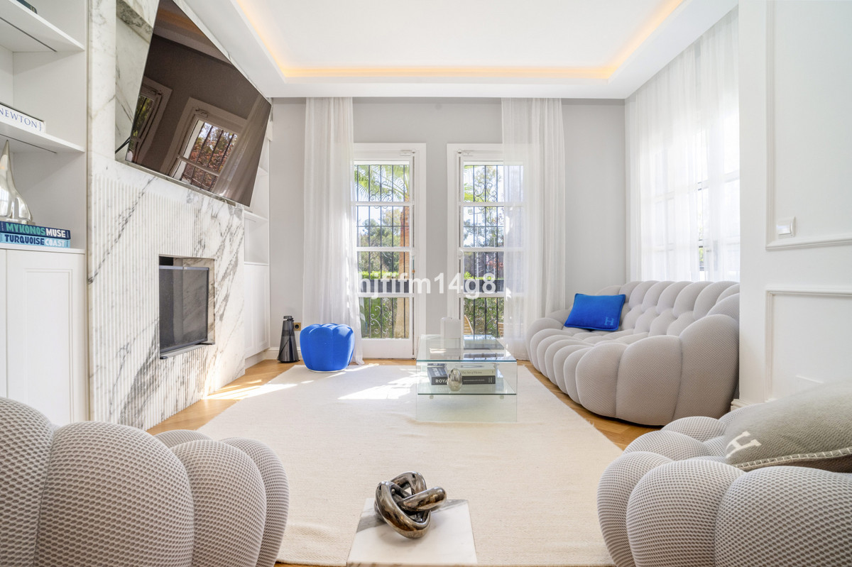 3 Bed Apartment for sale in Nueva Andalucía Costa Del Sol, Málaga, Spain