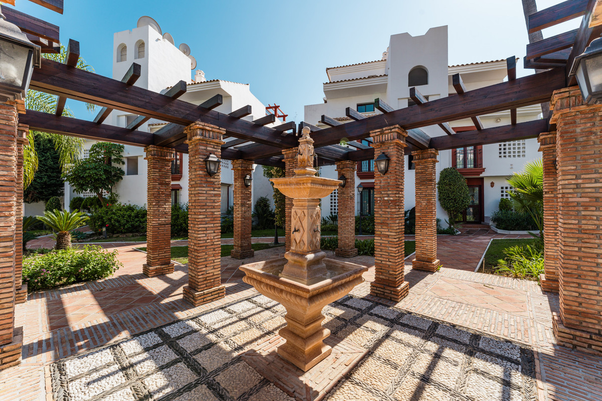 4 Bed Apartment for sale in San Pedro De Alcántara Costa Del Sol, Málaga, Spain