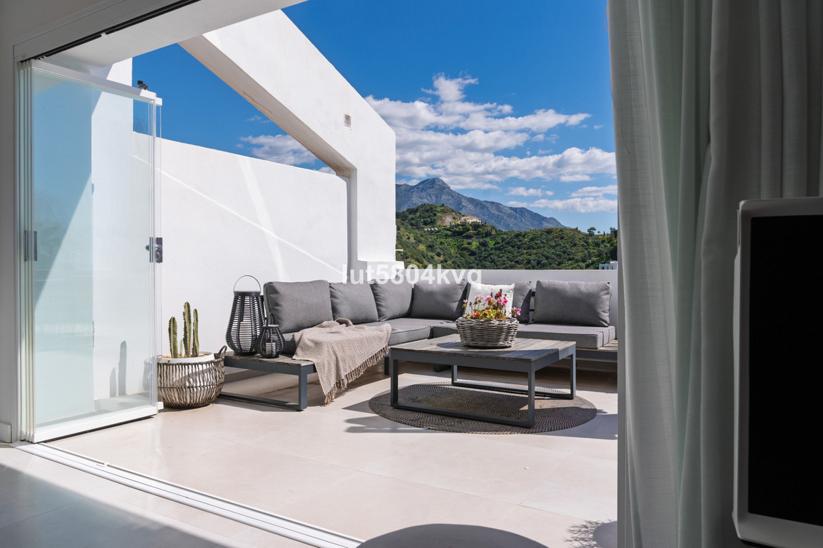 3 Bed Apartment for sale in La Quinta Costa Del Sol, Málaga, Spain