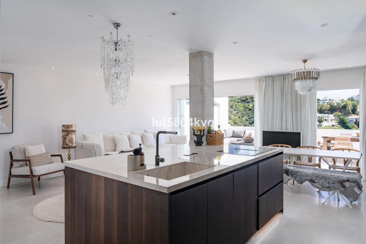 3 Bed Apartment for sale in La Quinta Costa Del Sol, Málaga, Spain