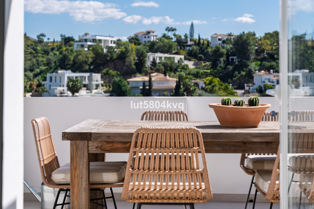 3 Bed Apartment for sale in La Quinta Costa Del Sol, Málaga, Spain