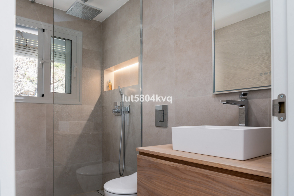 3 Bed Apartment for sale in La Quinta Costa Del Sol, Málaga, Spain