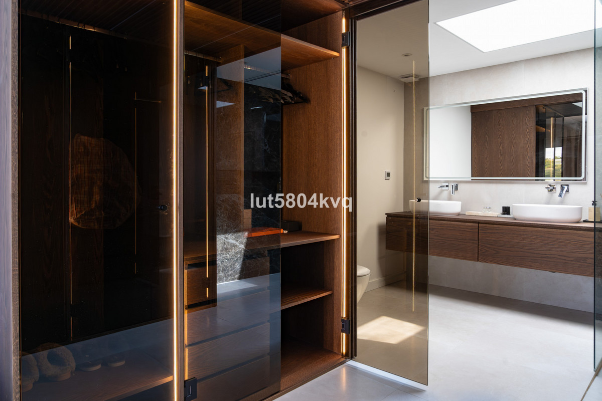 3 Bed Apartment for sale in La Quinta Costa Del Sol, Málaga, Spain