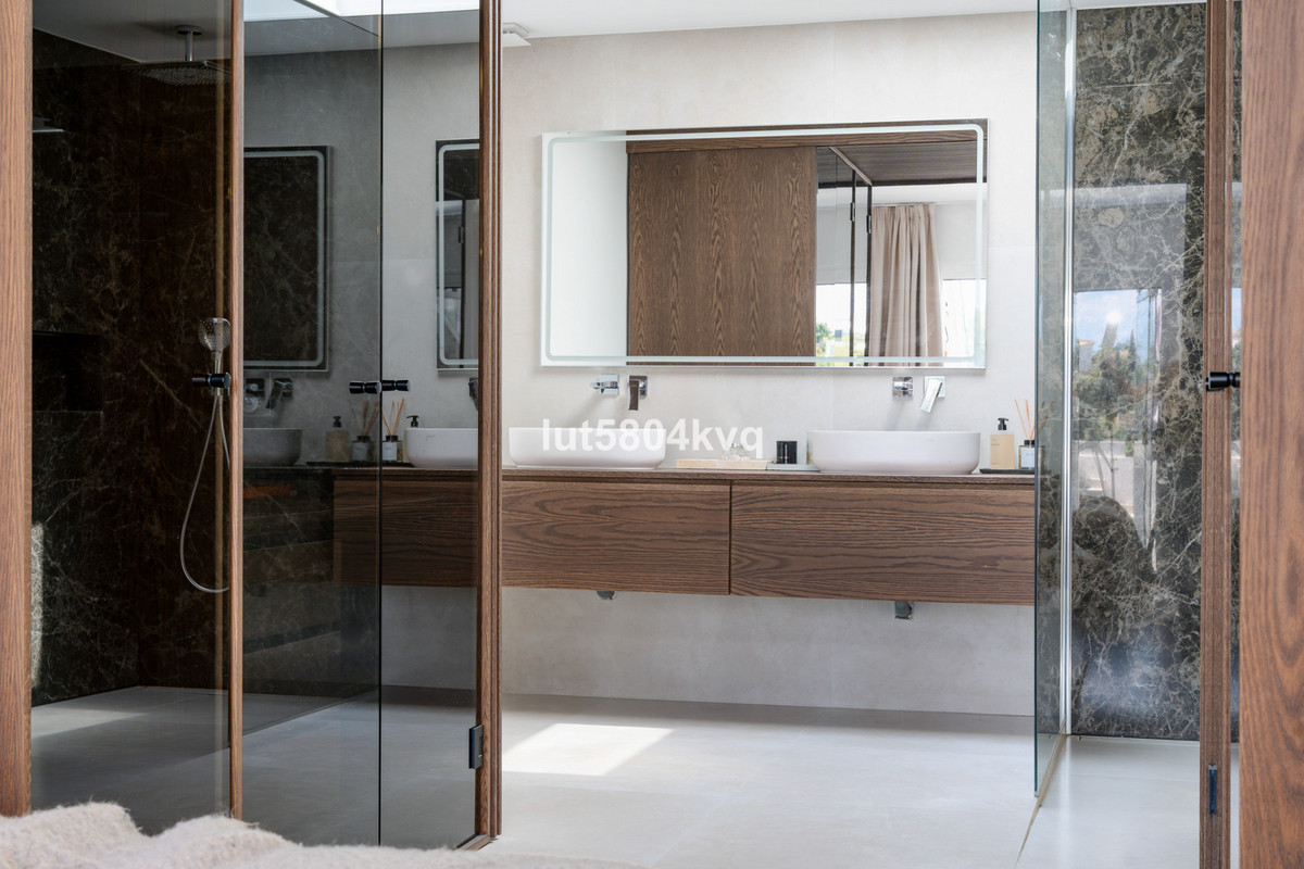 3 Bed Apartment for sale in La Quinta Costa Del Sol, Málaga, Spain