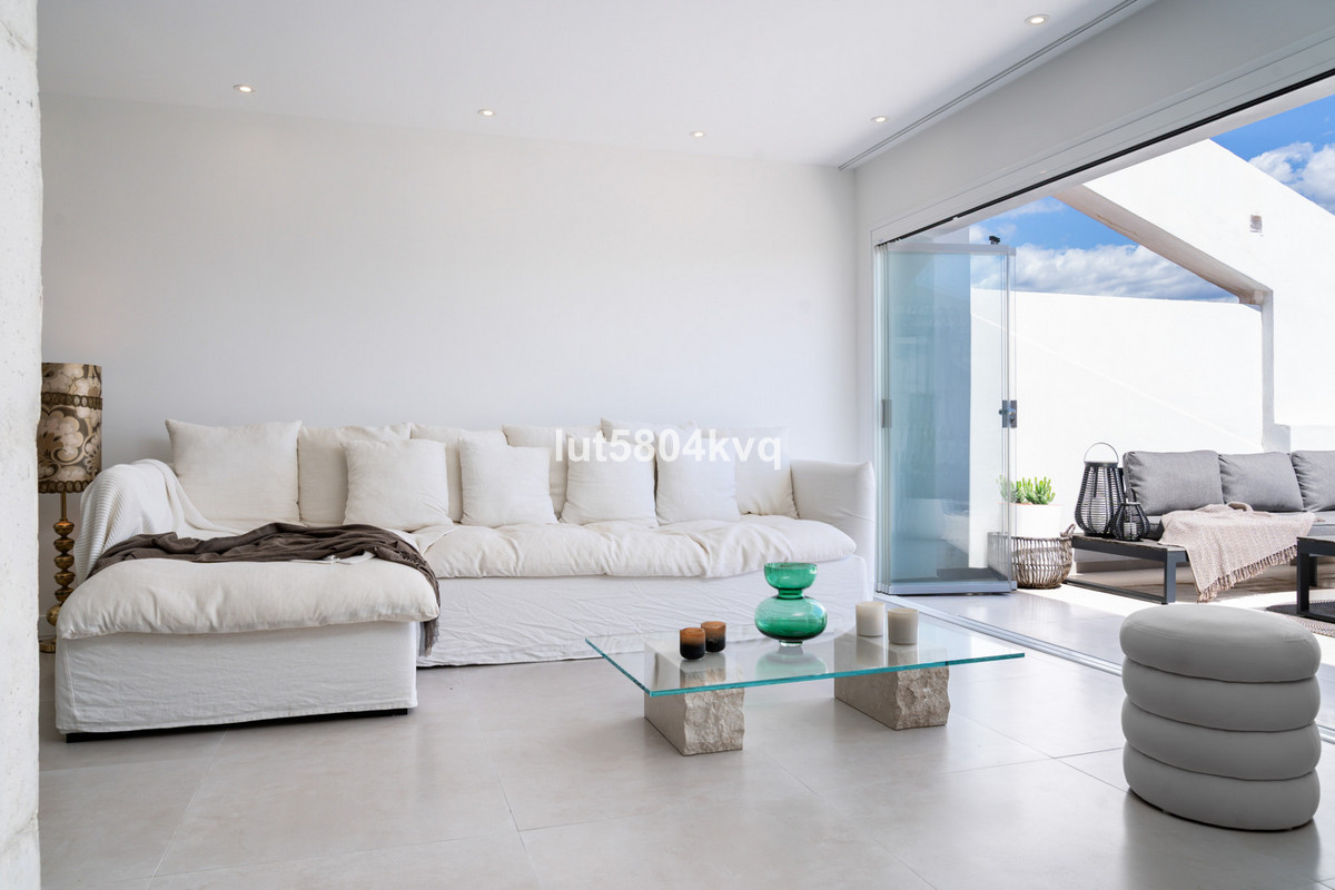 3 Bed Apartment for sale in La Quinta Costa Del Sol, Málaga, Spain